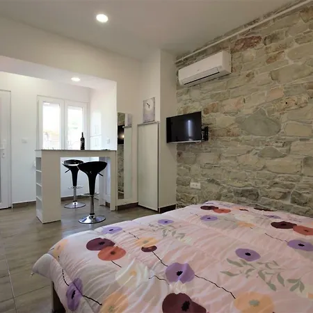 Danijela Appartamento Pola